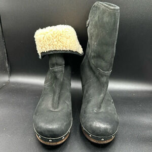 black suede leather Ugg Lynnea sheepskin lined heels / boots size 7
